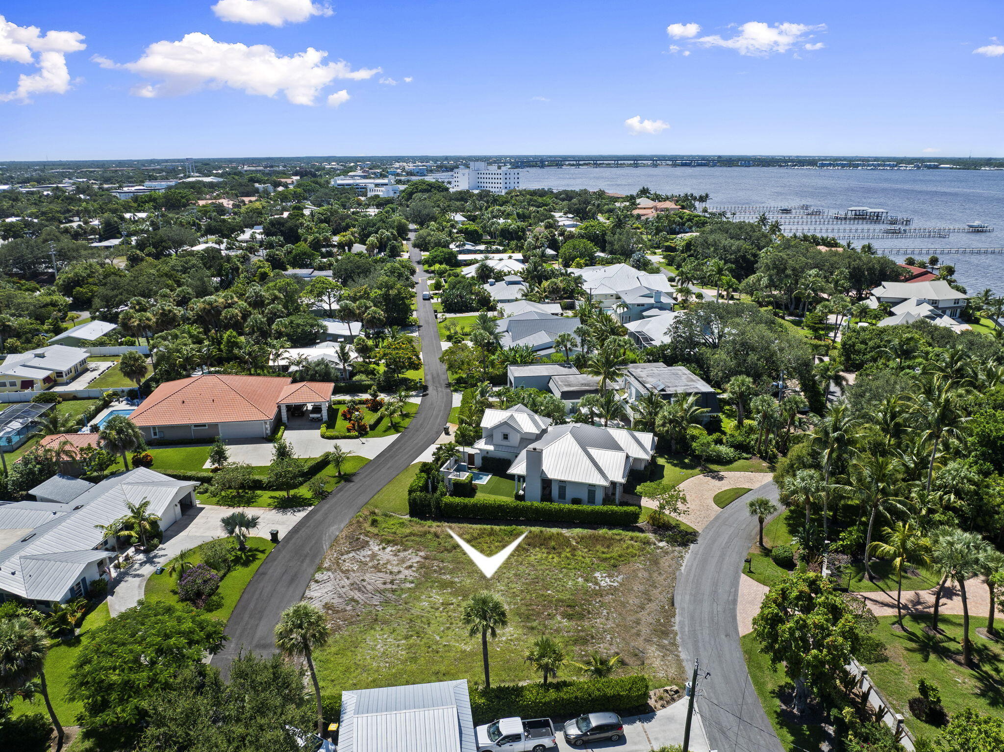932 Southeast Riverside Drive Stuart, FL 34994 - Photo 7 of 16 7-web-or-mls-DJI_0961_v2