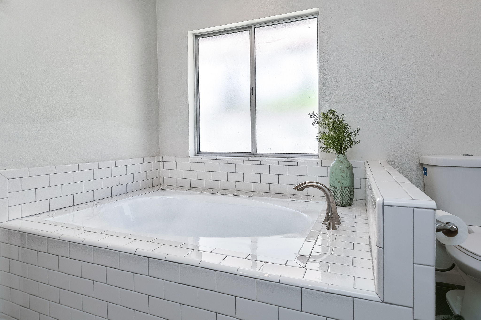 296 Foothill Drive Fillmore, CA 93015 - Photo 22 of 53 main tub