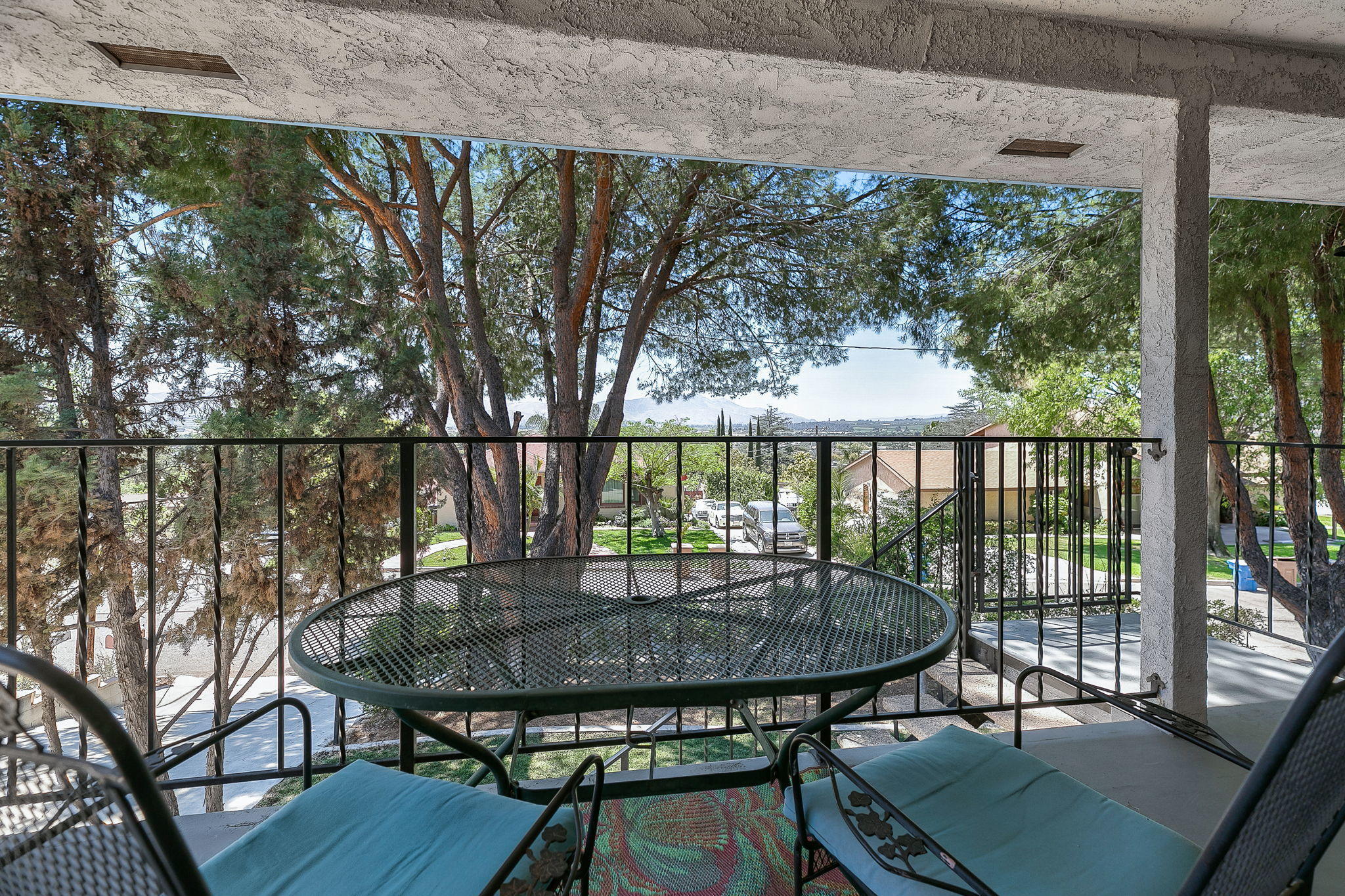 296 Foothill Drive Fillmore, CA 93015 - Photo 24 of 53 Front porch