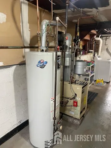 a view of entryway with a front door