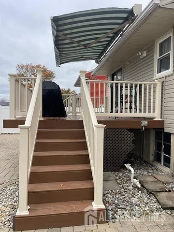 a view of a house with backyard and porch