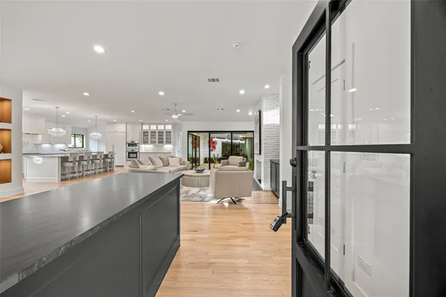 a view of entryway with a flower garden