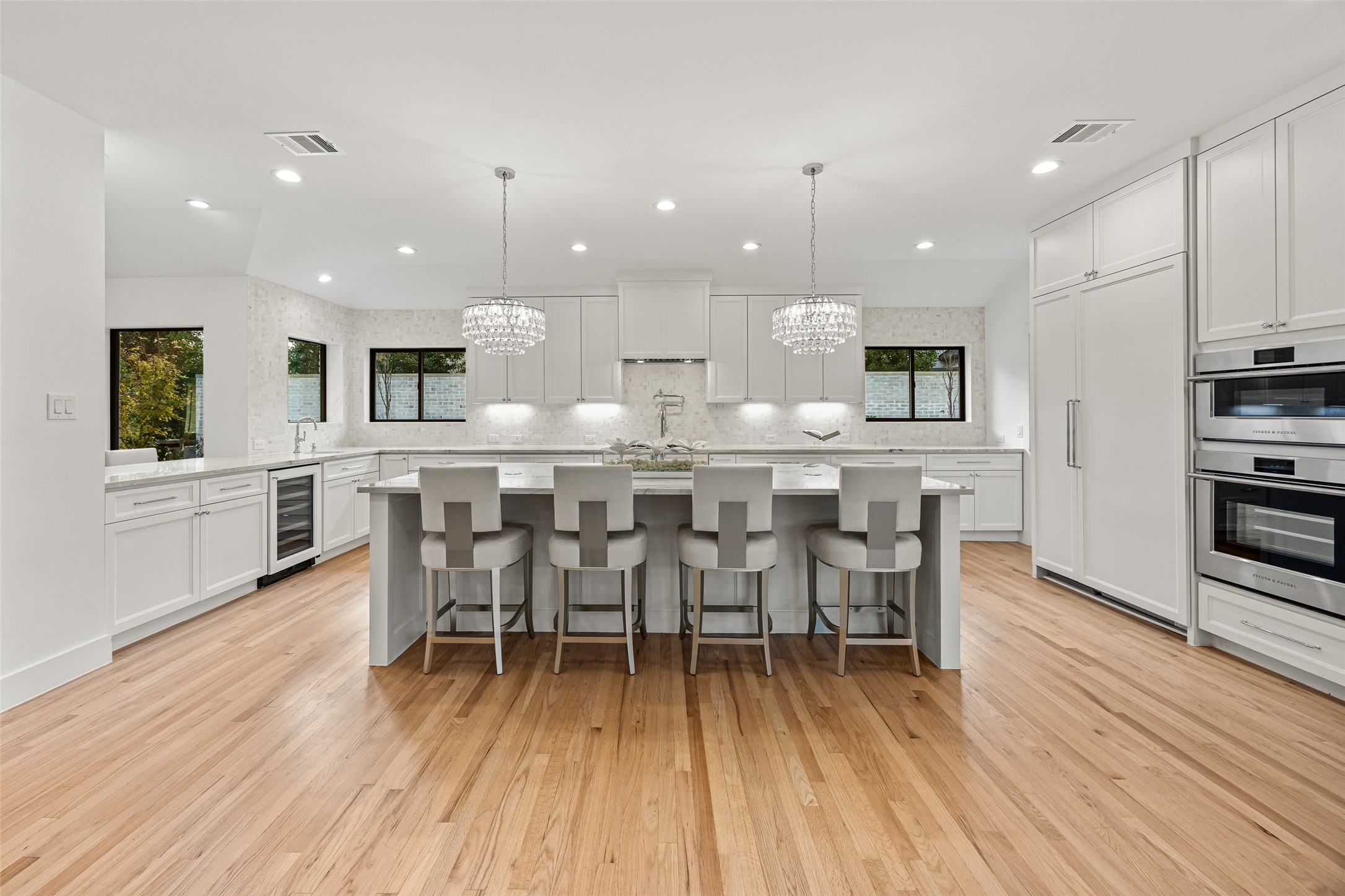 5658 Del Monte Drive Houston, TX 77056 - Photo 5 of 35 The space easily accommodates a large dining table and seating for ten, making it ideal for hosting dinners, celebrations, and intimate evenings alike. Thoughtfully curated design elements — including sculptural artwork, refined lighting, and warm natural textures — create a gallery-level ambiance that feels both inviting and luxurious.
Perfectly positioned with panoramic views of the manicured front lawn, this dining room is more than a place to eat — it’s a statement of style, comfort, and elevated