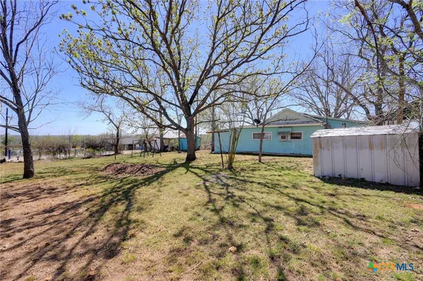 a view of a yard with a tree