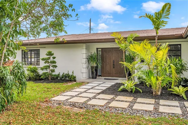 $5,600 | 1111 Northwest 70th Terrace, Unit 1111, Plantation, FL 33313