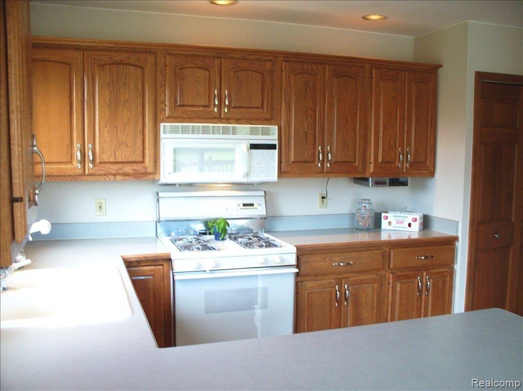 9159 Parshallville Road Fenton, MI 48430 - Photo 7 of 25 Kitchen