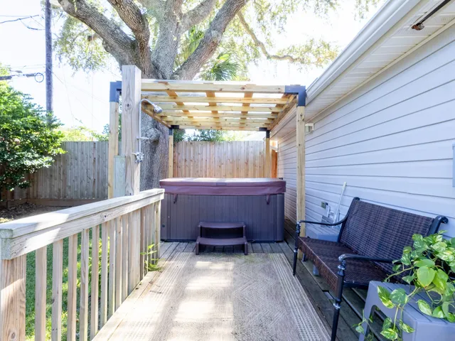 $2,000 | 127 Pompano Avenue, Galveston, TX 77550