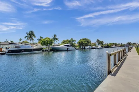 $229,900 | 455 Paradise Isle Boulevard, Unit 104, Hallandale Beach, FL 33009
