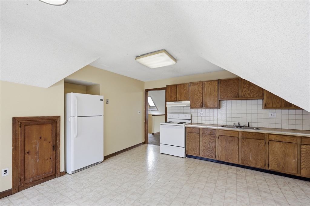 19-21 Rutledge Avenue Springfield, MA 01105 - Photo 5 of 34 Gallery Image 5