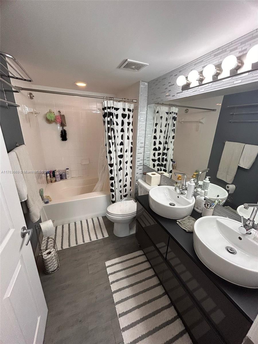 Brickell Miami, FL 33131 - Photo 13 of 23