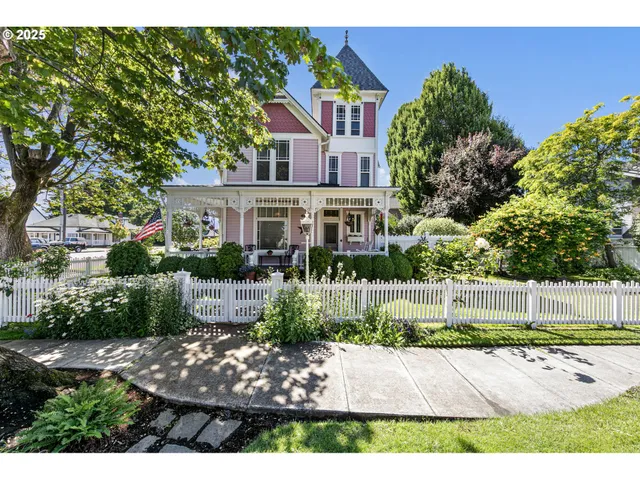 a view of front of house with a garden