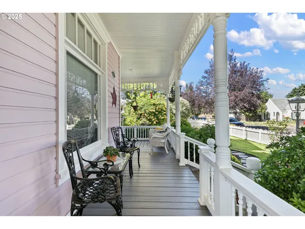 $650,000 | 617 Juniper Street, Junction City, OR 97448
