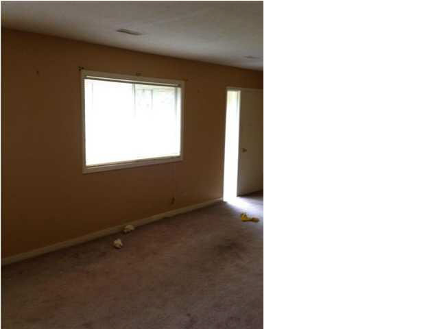 5052 Old Canton Road Jackson, MS 39211 - Photo 2 of 4 LIVINGROOM