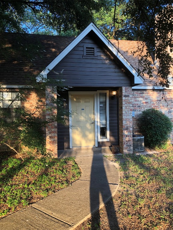 1601 Faro Drive, Unit 1704 Austin, TX 78741 - Photo 13 of 26 a front view of a house with garden