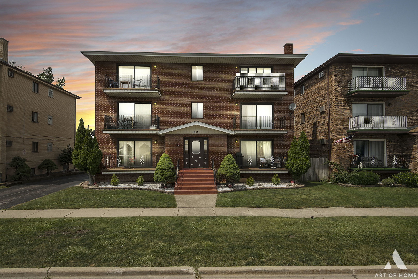 10612 Ridgemont Lane Chicago Ridge, IL 60415 - Photo 1 of 32 a front view of a house