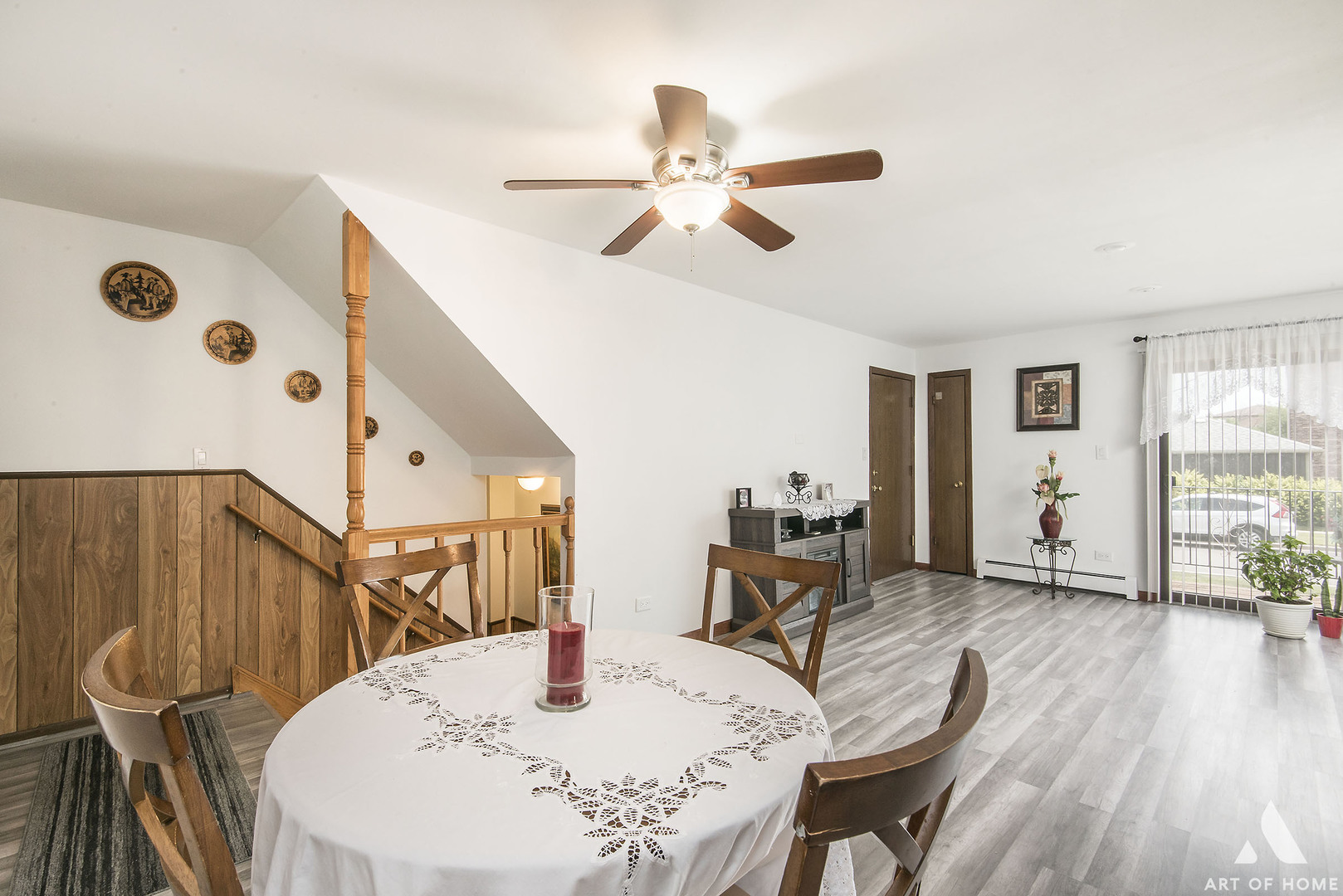 10612 Ridgemont Lane Chicago Ridge, IL 60415 - Photo 14 of 32 a view of a dining room with furniture and wooden floor