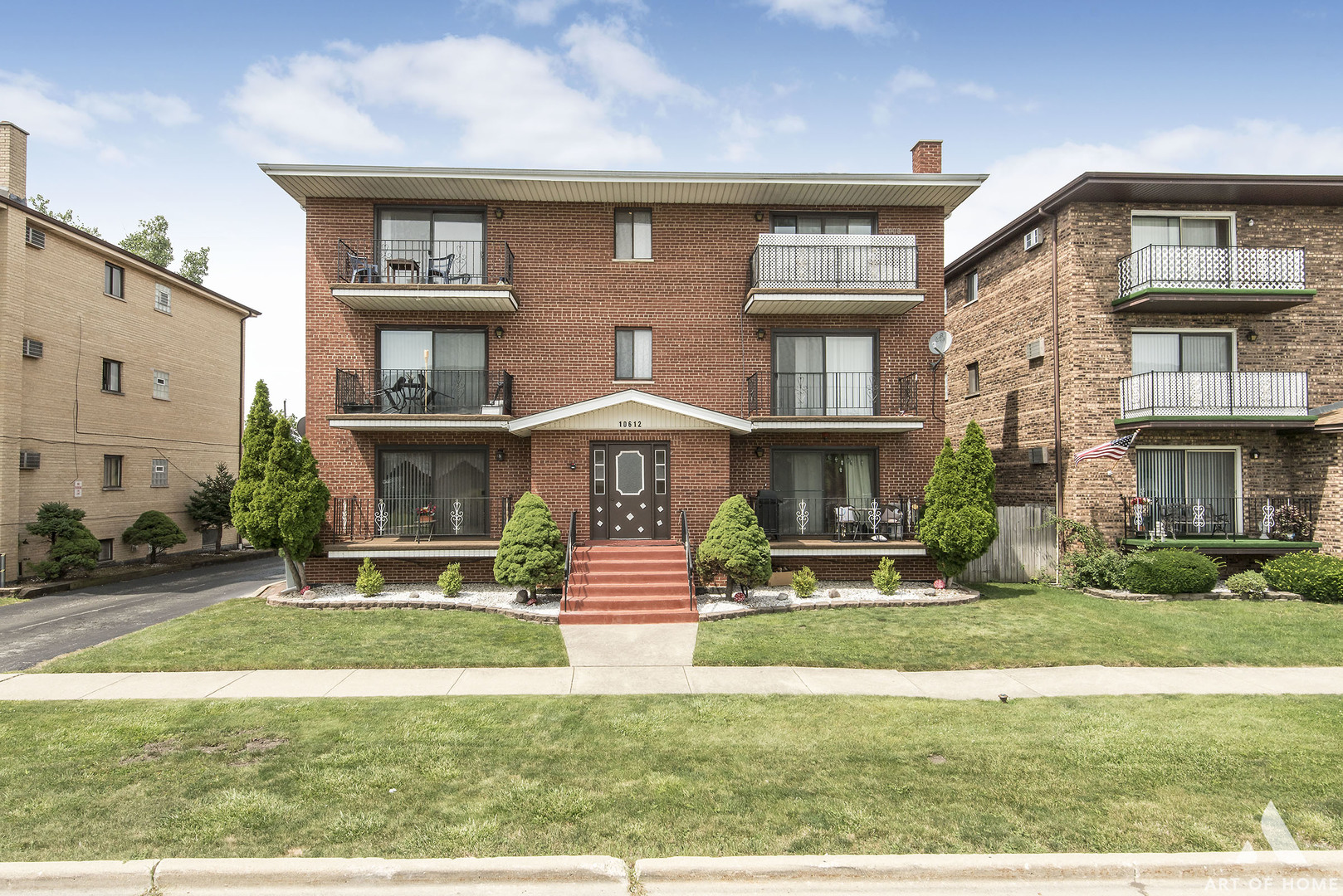 10612 Ridgemont Lane Chicago Ridge, IL 60415 - Photo 2 of 32 a front view of a house with a yard