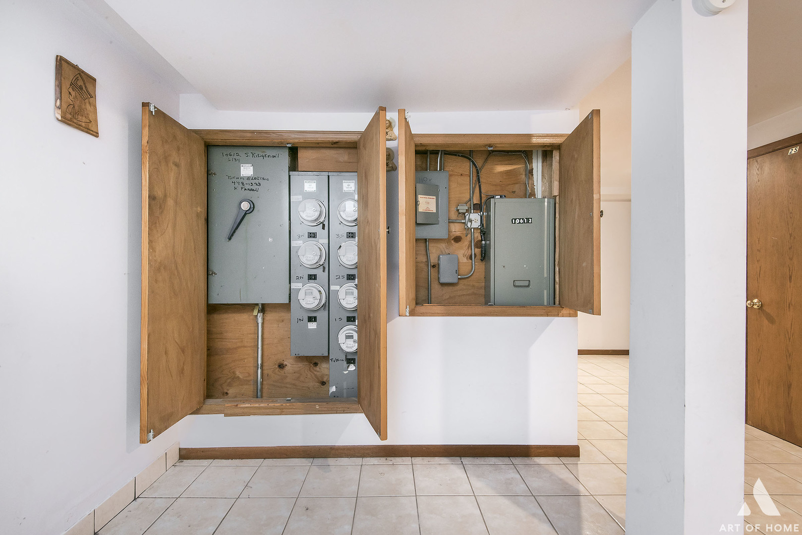 10612 Ridgemont Lane Chicago Ridge, IL 60415 - Photo 26 of 32 view of hall way with mirror