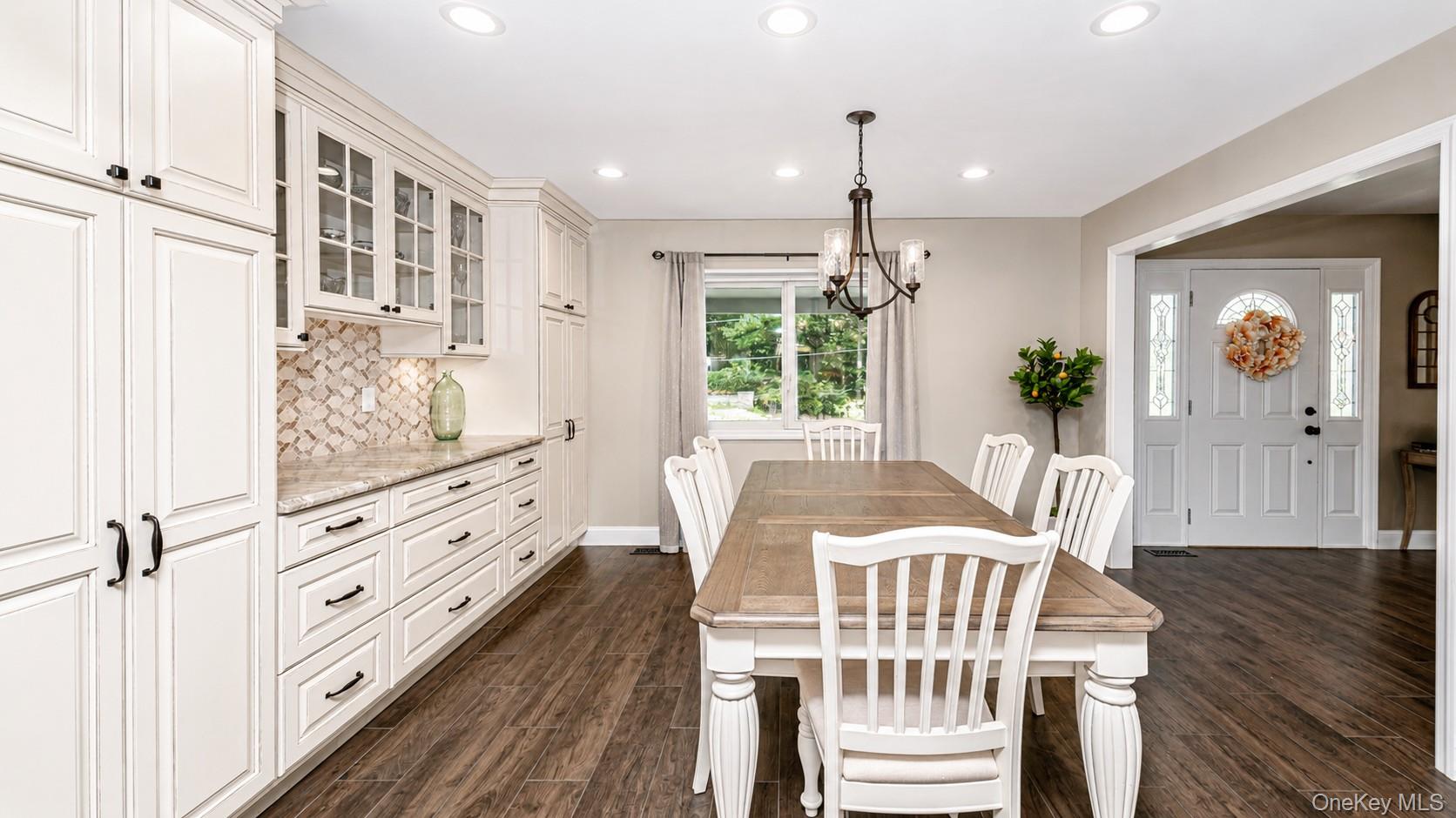 9 Huckleberry Lane East Setauket, NY 11733 - Photo 11 of 33