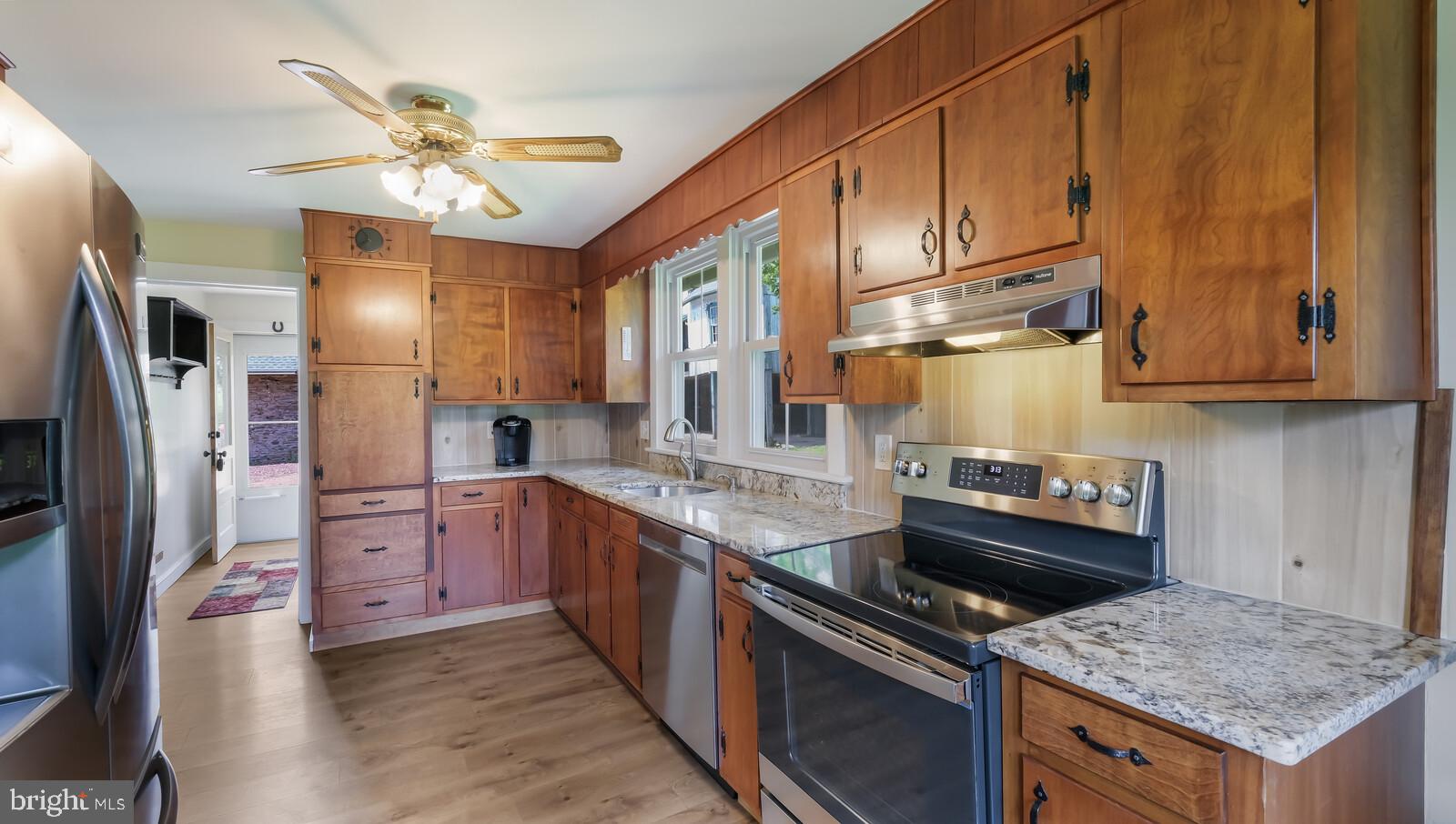 125 Old Bethlehem Road Perkasie, PA 18944 - Photo 22 of 79 Granite counters and tile backsplash