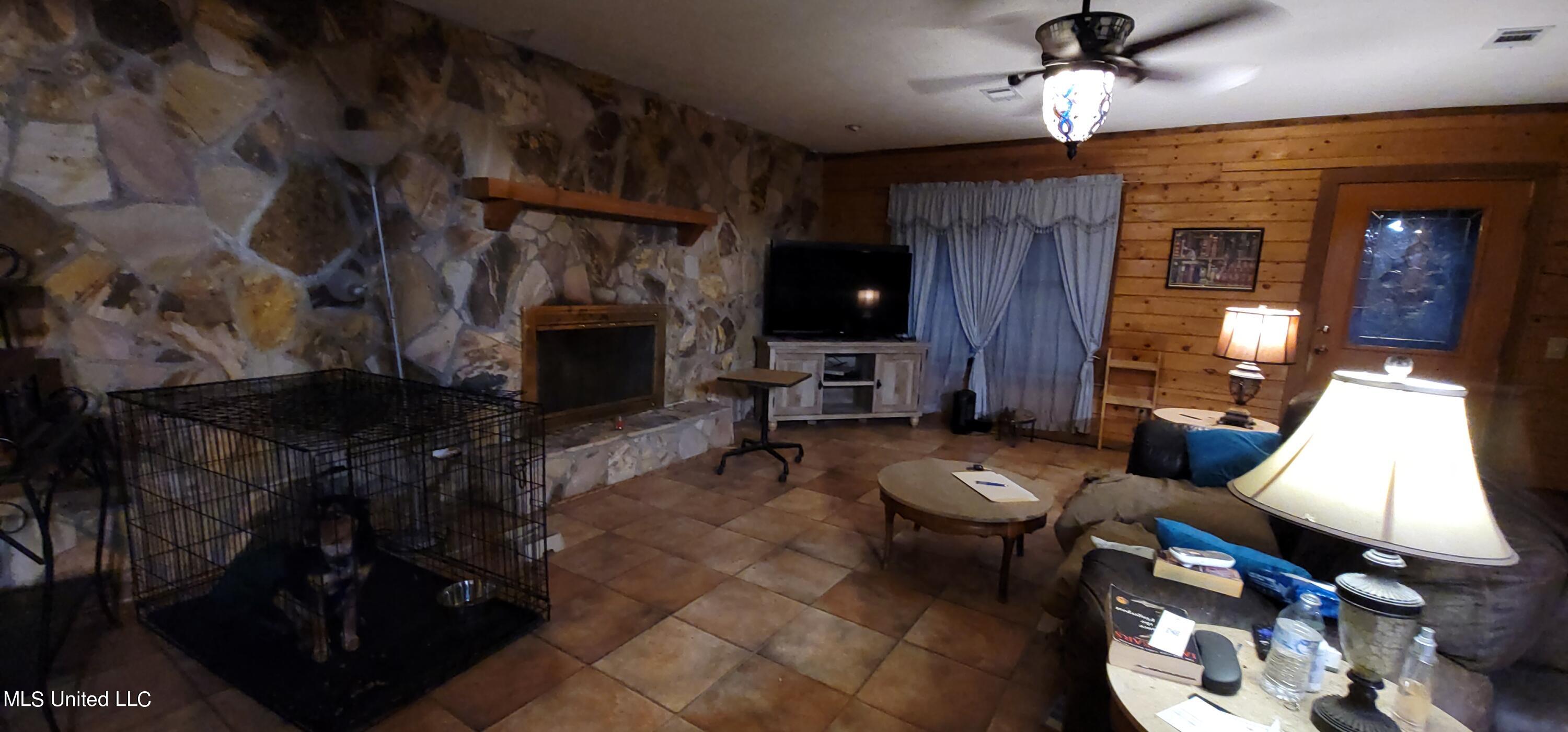 258 Loflin Road Florence, MS 39073 - Photo 4 of 22 20230301_181129