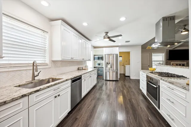 $384,000 | 7614 Braesview Lane, Houston, TX 77071