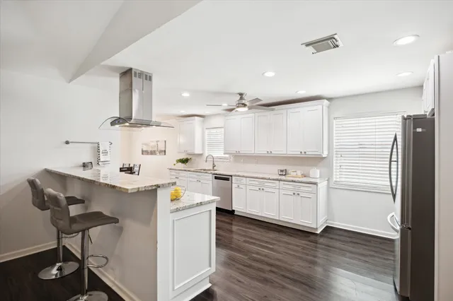 $384,000 | 7614 Braesview Lane, Houston, TX 77071