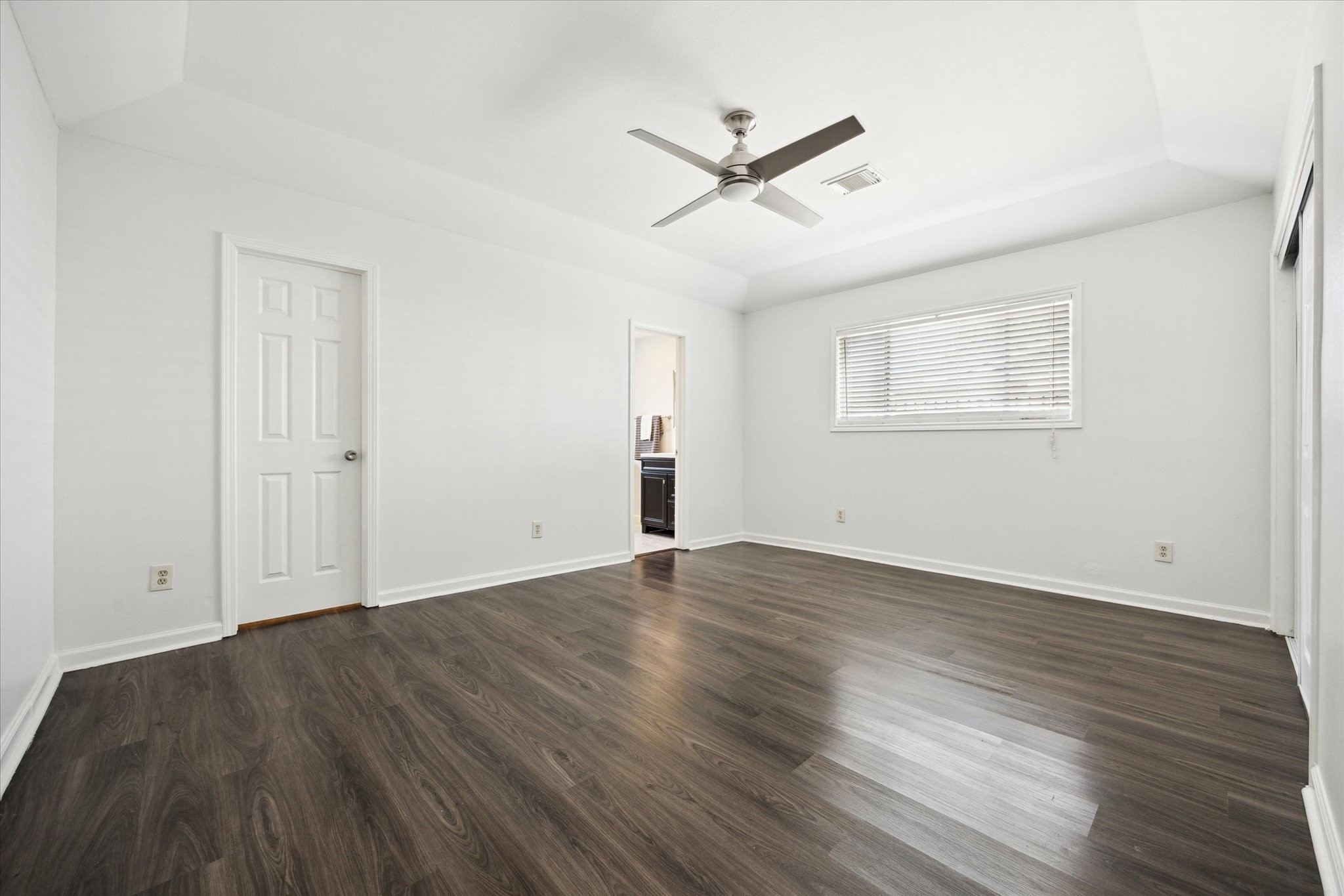 7614 Braesview Lane Houston, TX 77071 - Photo 18 of 29 an empty room with wooden floor and windows