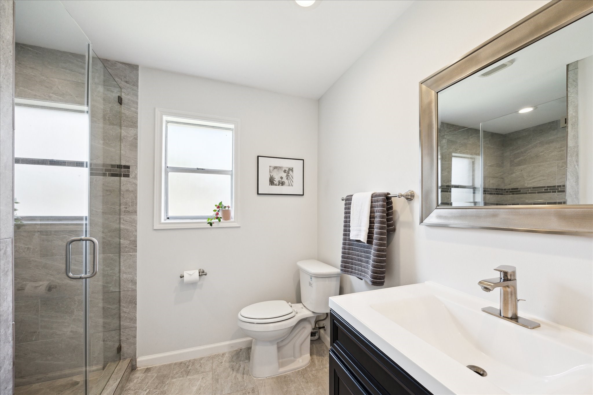 7614 Braesview Lane Houston, TX 77071 - Photo 19 of 29 a bathroom with a sink a toilet and shower