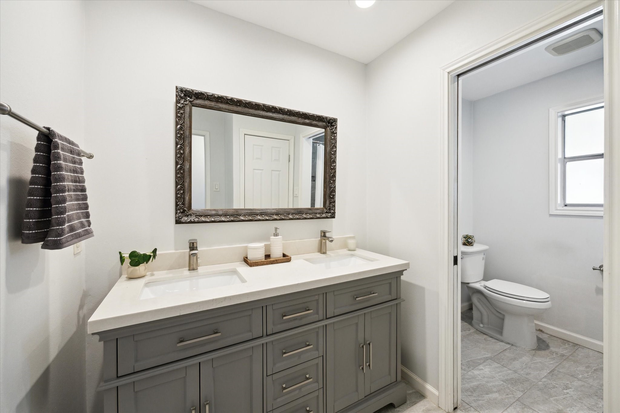7614 Braesview Lane Houston, TX 77071 - Photo 23 of 29 a bathroom with a toilet sink and mirror