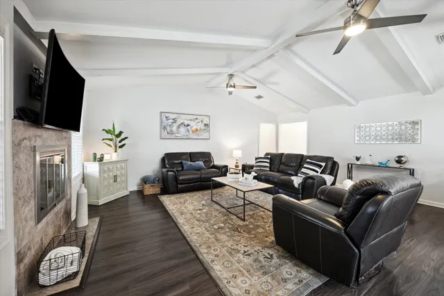 $384,000 | 7614 Braesview Lane, Houston, TX 77071