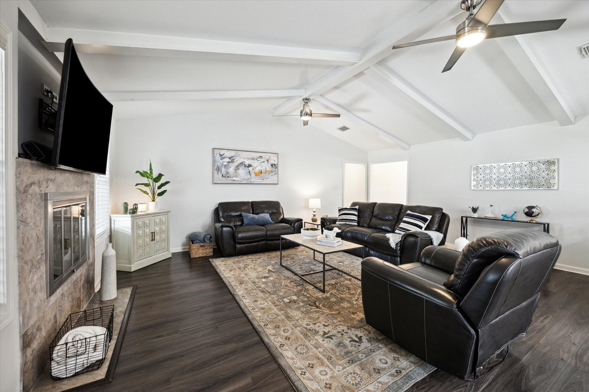 7614 Braesview Lane Houston, TX 77071 - Photo 8 of 29 a living room with furniture a flat screen tv and a rug