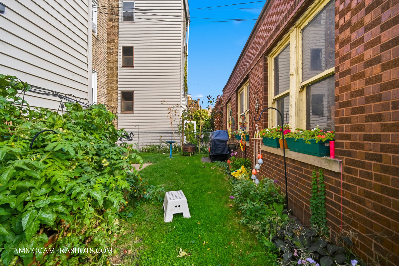 2045 West Farragut Avenue, Unit 3 Chicago, IL 60625 - Photo 12 of 32 a view of a house with a yard