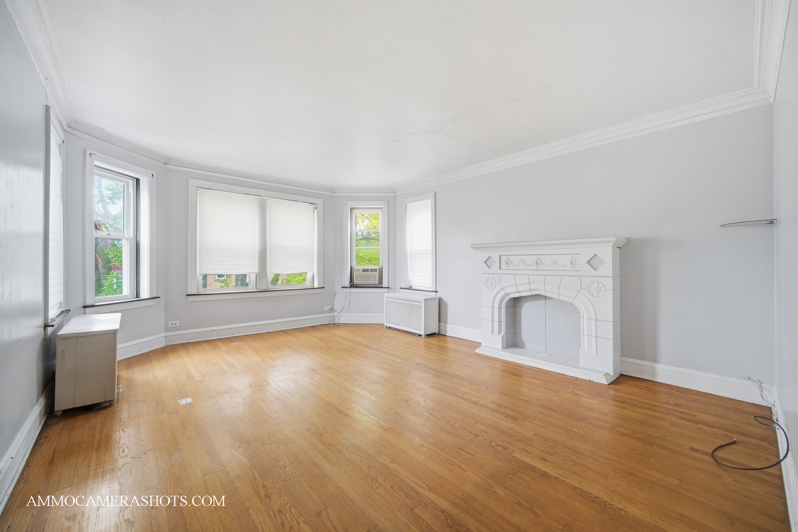 2045 West Farragut Avenue, Unit 3 Chicago, IL 60625 - Photo 15 of 32 a view of empty room with wooden floor and fan