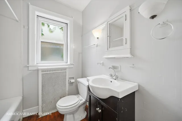 $2,500 | 2045 West Farragut Avenue, Unit 3, Chicago, IL 60625