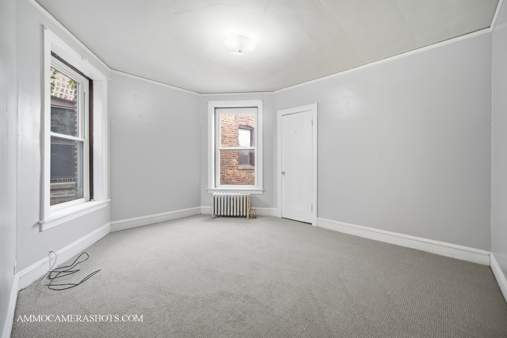 2045 West Farragut Avenue, Unit 3 Chicago, IL 60625 - Photo 27 of 32 an empty room with windows