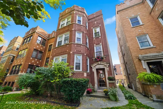 $2,500 | 2045 West Farragut Avenue, Unit 3, Chicago, IL 60625