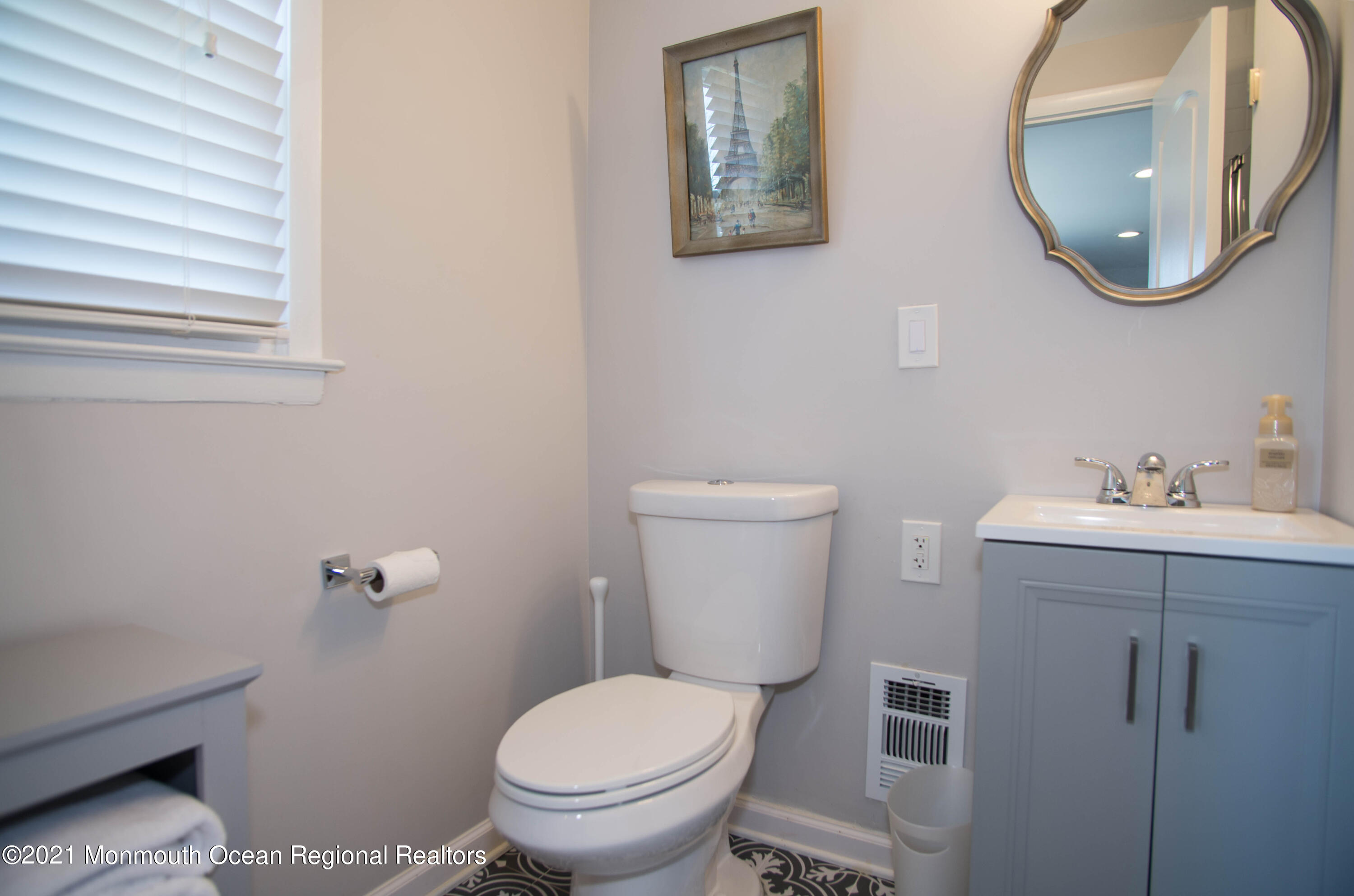 4 Lowell Road Manalapan, NJ 07726 - Photo 12 of 30 _RMJ5105 2nd bathroom