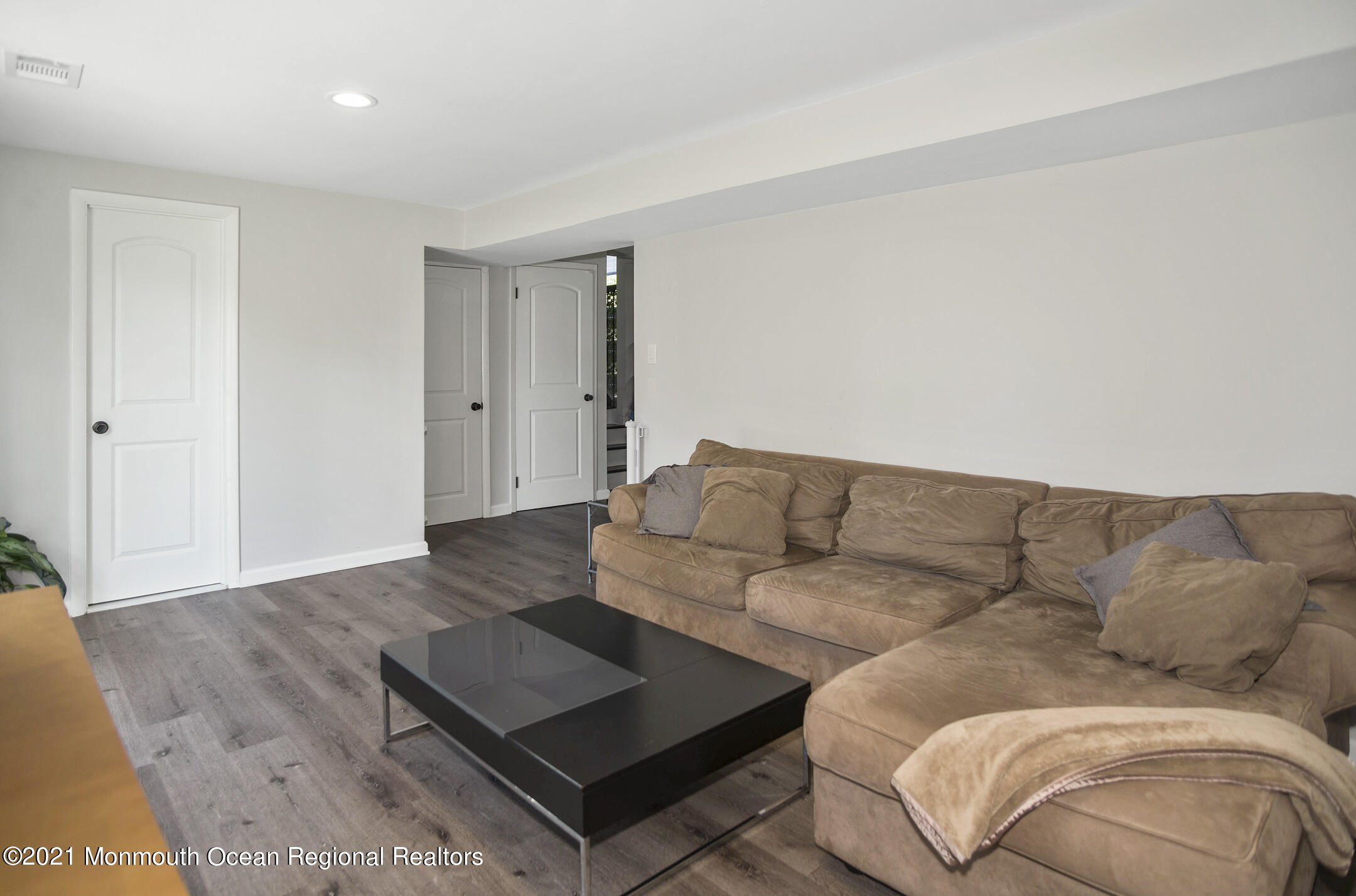 4 Lowell Road Manalapan, NJ 07726 - Photo 18 of 30 _RMJ5111 family room
