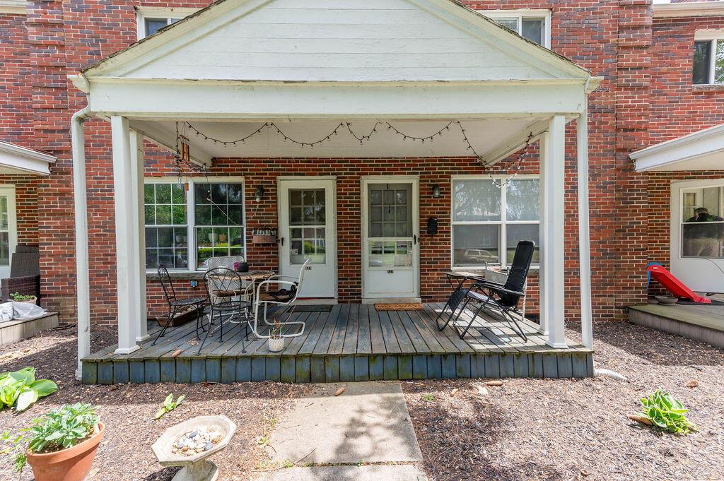 846 Kenwick Road, Unit 852 Columbus, OH 43209 - Photo 4 of 34 Front Porch