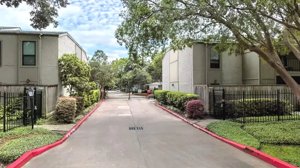 $1,200 | 5711 Sugar Hill Drive, Unit 95, Houston, TX 77057