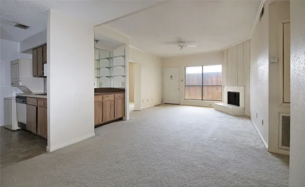 a view of empty room with ceiling fan