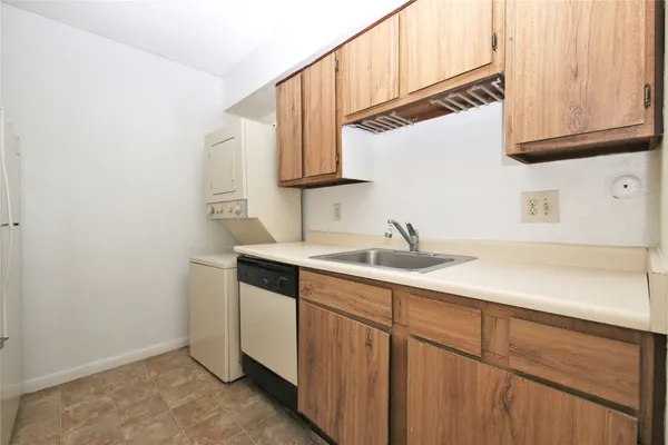 $1,200 | 5711 Sugar Hill Drive, Unit 95, Houston, TX 77057