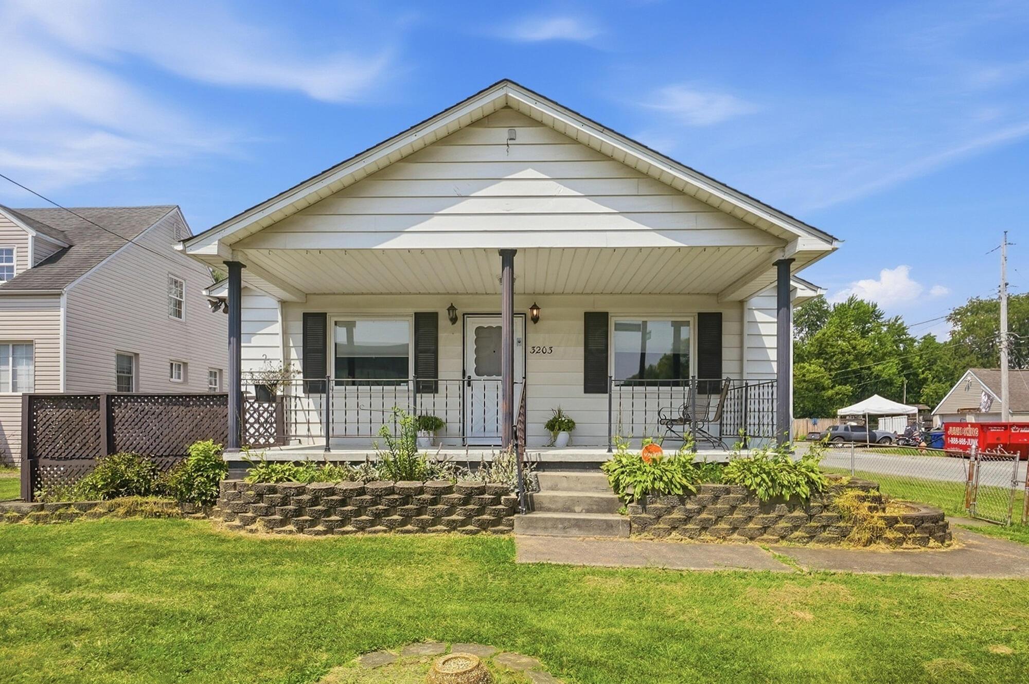 3203 Lockbourne Road Columbus, OH 43207 - Photo 2 of 74 004