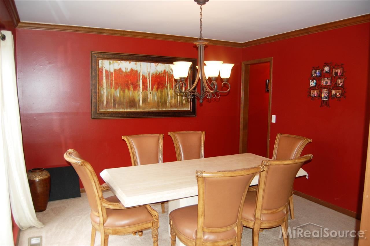 1833 Jason Circle Rochester, MI 48306 - Photo 4 of 29 31203423-3.JPG