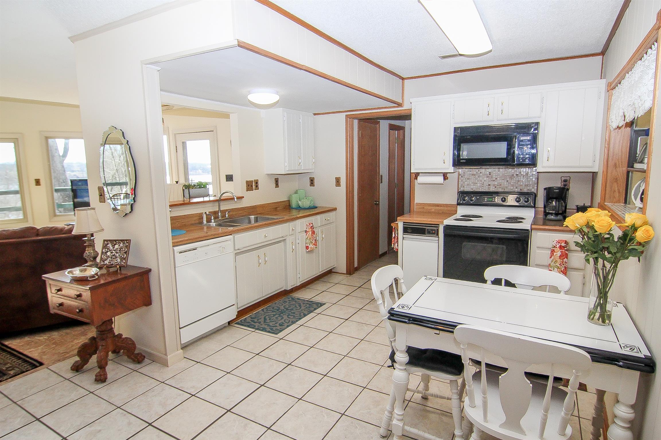 1539 Damron Road Estill Springs, TN 37330 - Photo 10 of 30 Nice kitchen with dining area.