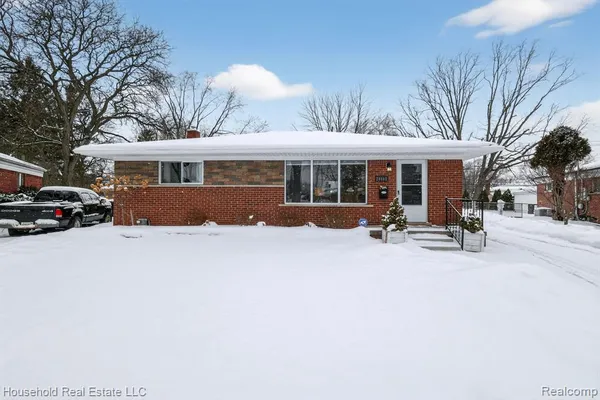 $2,160 | 28143 Alden Street, Madison Heights, MI 48071