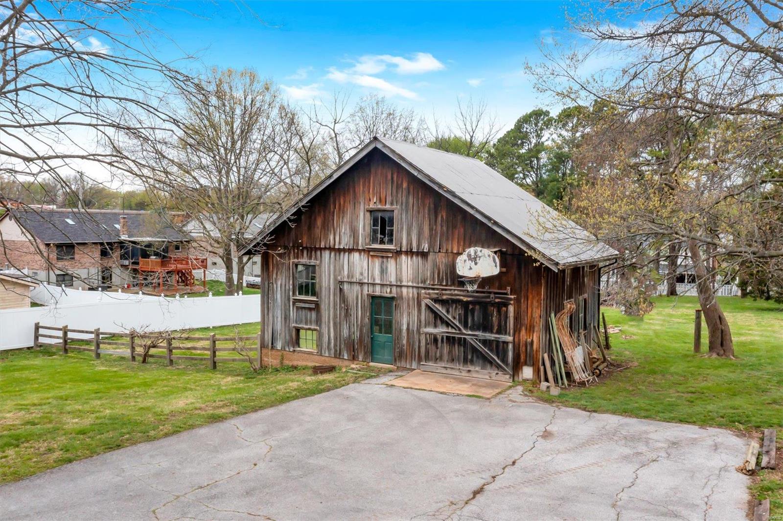 9041 Sappington Road St. Louis, MO 63126 - Photo 8 of 22 Gallery Image 8