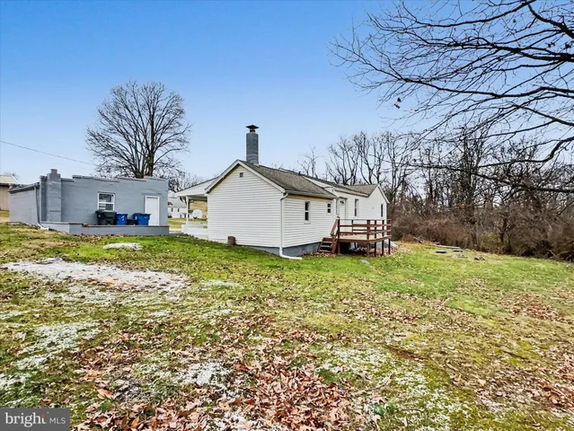 a house view with a outdoor space