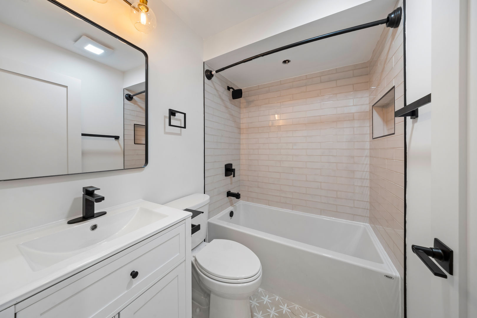 3414 North Hamilton Avenue Chicago, IL 60618 - Photo 39 of 45